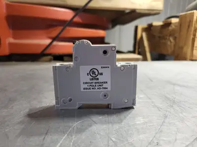 NEW SIEMENS 5SJ4102-8HG40