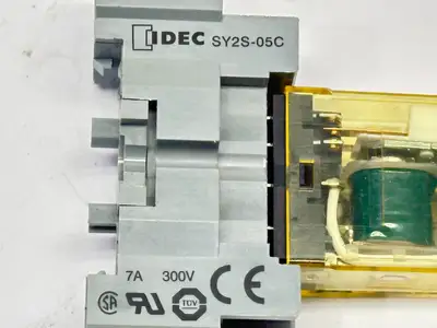 SY2S-05C,RY2S-U | IDEC SY2S-05C Relay Base w/ RY2S-U Relay 24VDC - Used