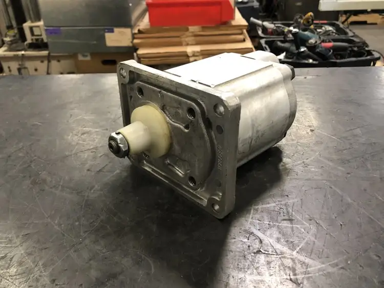 New | in-Stock SALAMI 2.5PB44D-R38P2-1 Parts (Hydraulics and Pneumatics) British Columbia CA | Lenmark #265201