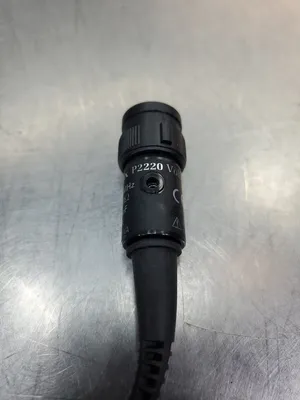 Tektronix P2220 200Mhz/6MHz 10M/1MΩ 16pF/95pF Voltage Probe. 5E-17