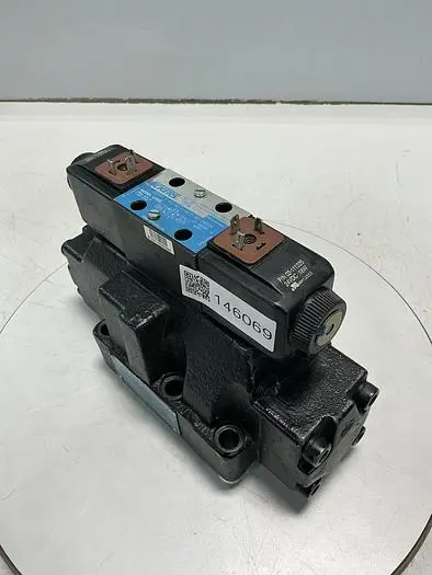 Used VICKERS DG4V-3-6C-M-U-HL7-60-EN594 Valves/Fittings Michigan US | Ideal Machinery #694850