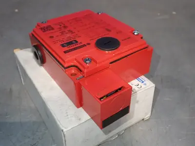 NEW TELEMECANIQUE XCSE7333