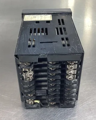 HONEYWELL CONTROLLER DC330B-C0-000-20-000000-00-0 90-250VAC 5B-33