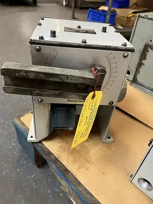Used HONEYWELL 0102640-1-200-00000000-00 Industrial Controls Ohio US | Surplus Asset Holdings #1507185