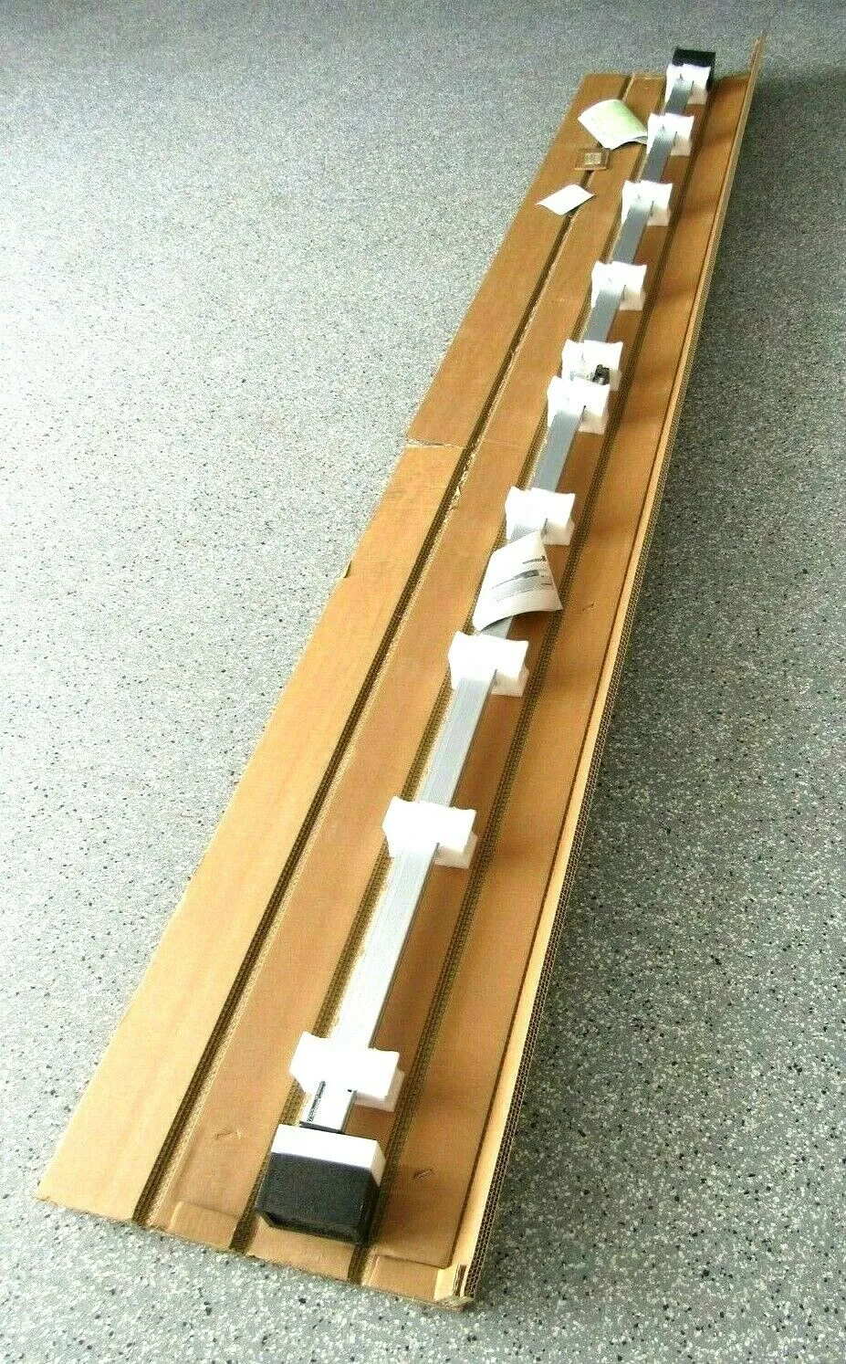 NEW HEIDENHAIN 341240-23 LINEAR ENCODER LC-181 ML 3040 MM 359-122-04 34124023