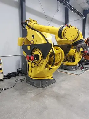 USED 2010 FANUC M-2000IA/900L