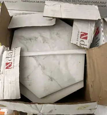 Daltile LM70 Hex 8mm Lamora Marble Hex Tile - Gilded White, 20 cm x 8 cm, 25 pcs/box 8 Boxes