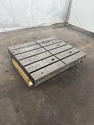 36" X 29-1/2" DEVLIEG E-TABLE. STOCK # 0238025