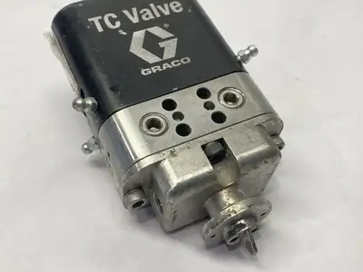 26D918 | Graco  Twin Control Dispensing Valve - Used