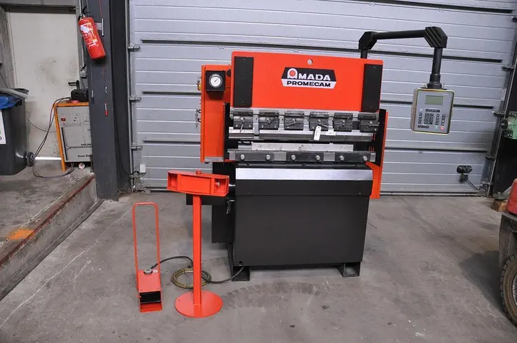 Used AMADA PROMECAM IT 25 TON X 1250 MM CNC Press Brakes | Apt International N.V #373071