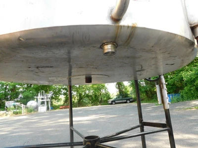 USED 1500 GALLON MIXING TANK 1500 GALLON