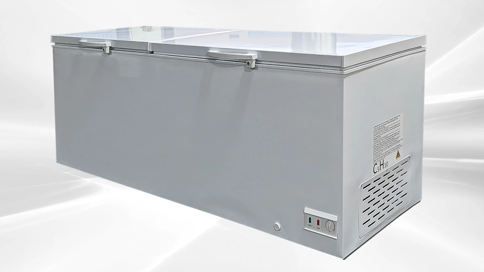 171-0375 92" Solid Top Self Contained Chest Freezer