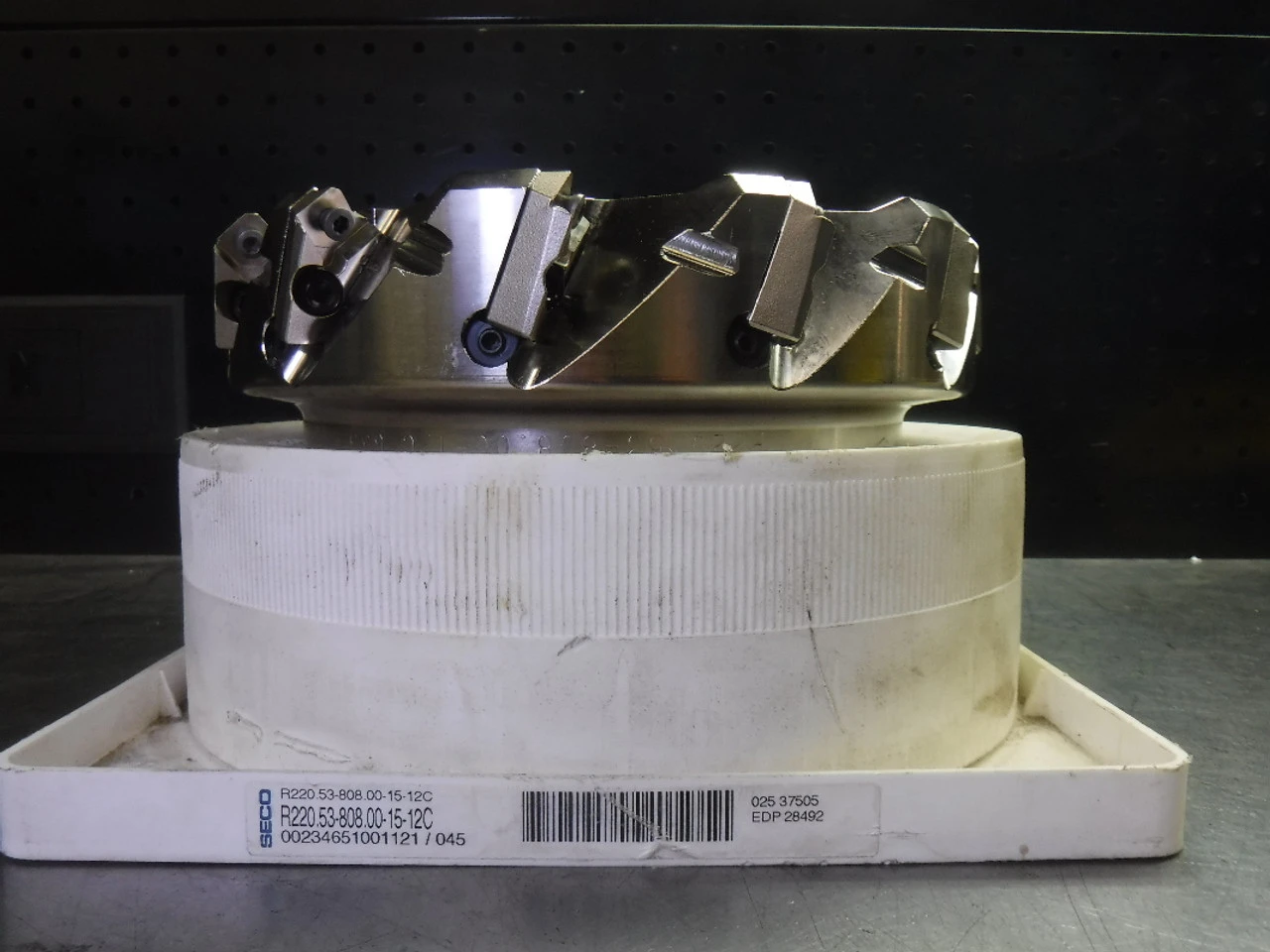 SECO 8.5" Indexable Facemill 2.5" Arbor R220.53-808.00-15-12C (LOC2905A)