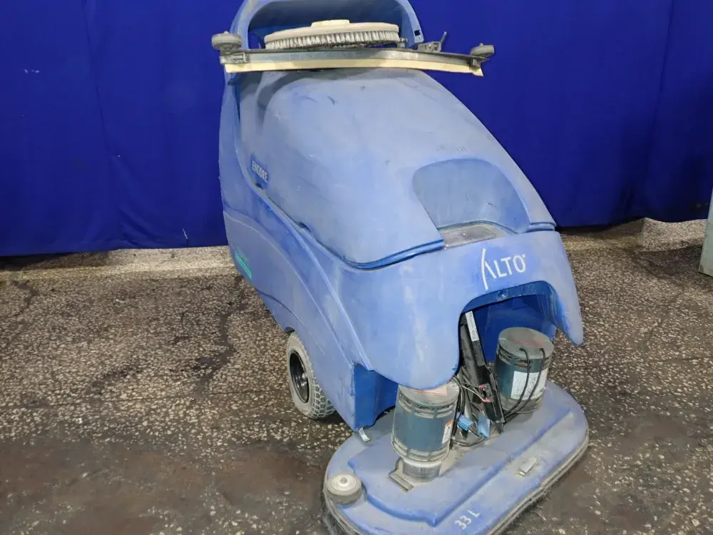 USED CLARKE ENCORE 33L