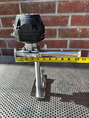 USED ITT PURE FLO ADVANTAGE 6 -WAY DIAPHRAGM VALVE W/ 1" TO 3/4" SANITARY FITTING