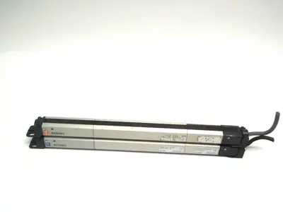 USED KEYENCE LIGHT CURTAIN