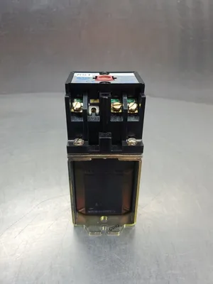 Allen Bradley 700DC-P300Z24 Ser A DC Control Relay. 4C-13