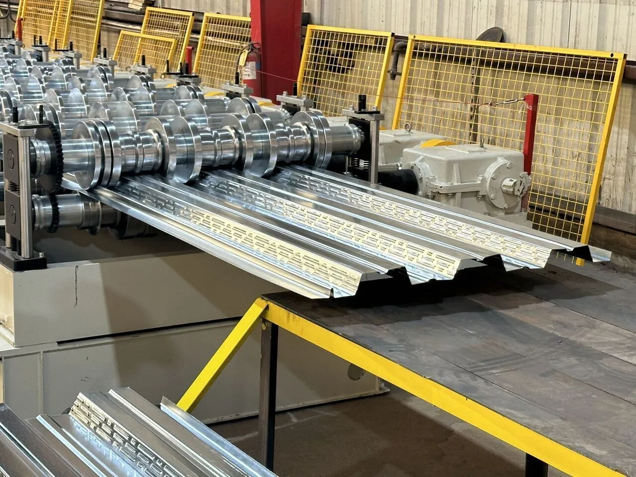Heavy-Duty Roofing & Siding Deck Roll Forming Machine in the USA