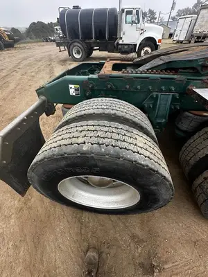 USED 2011 PETERBILT 384
