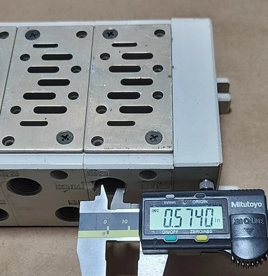 NEW SMC VV715-03R-03D