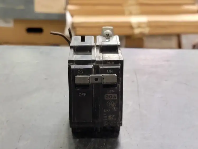 Used GENERAL ELECTRIC THHQB220 Switchgears British Columbia CA | Lenmark #241524
