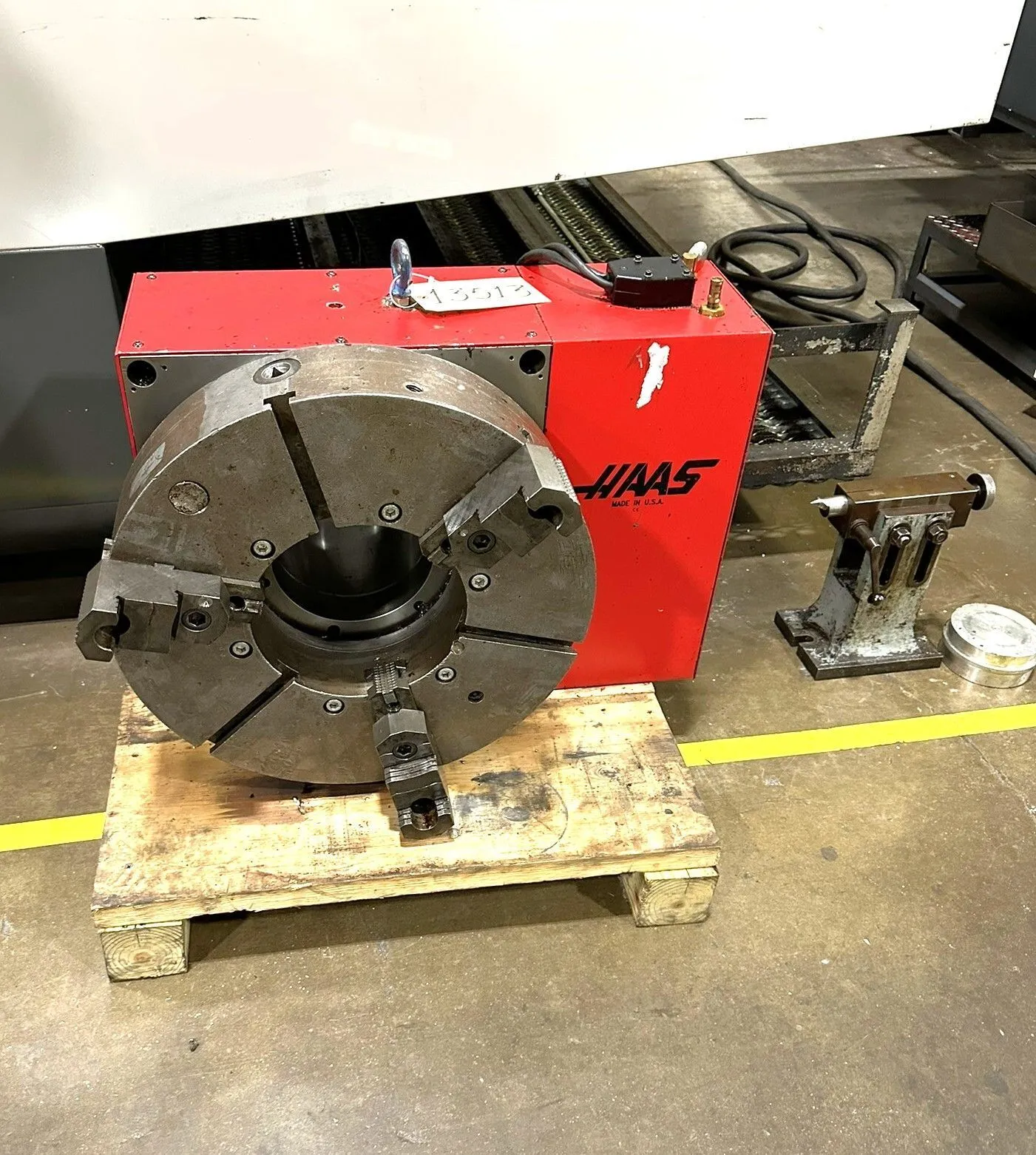 17.7"(450MM) HAAS MODEL HRT450 SERVO ROTATING TABLE WITH TAILSTOCK & 7.5" THRU HOLE