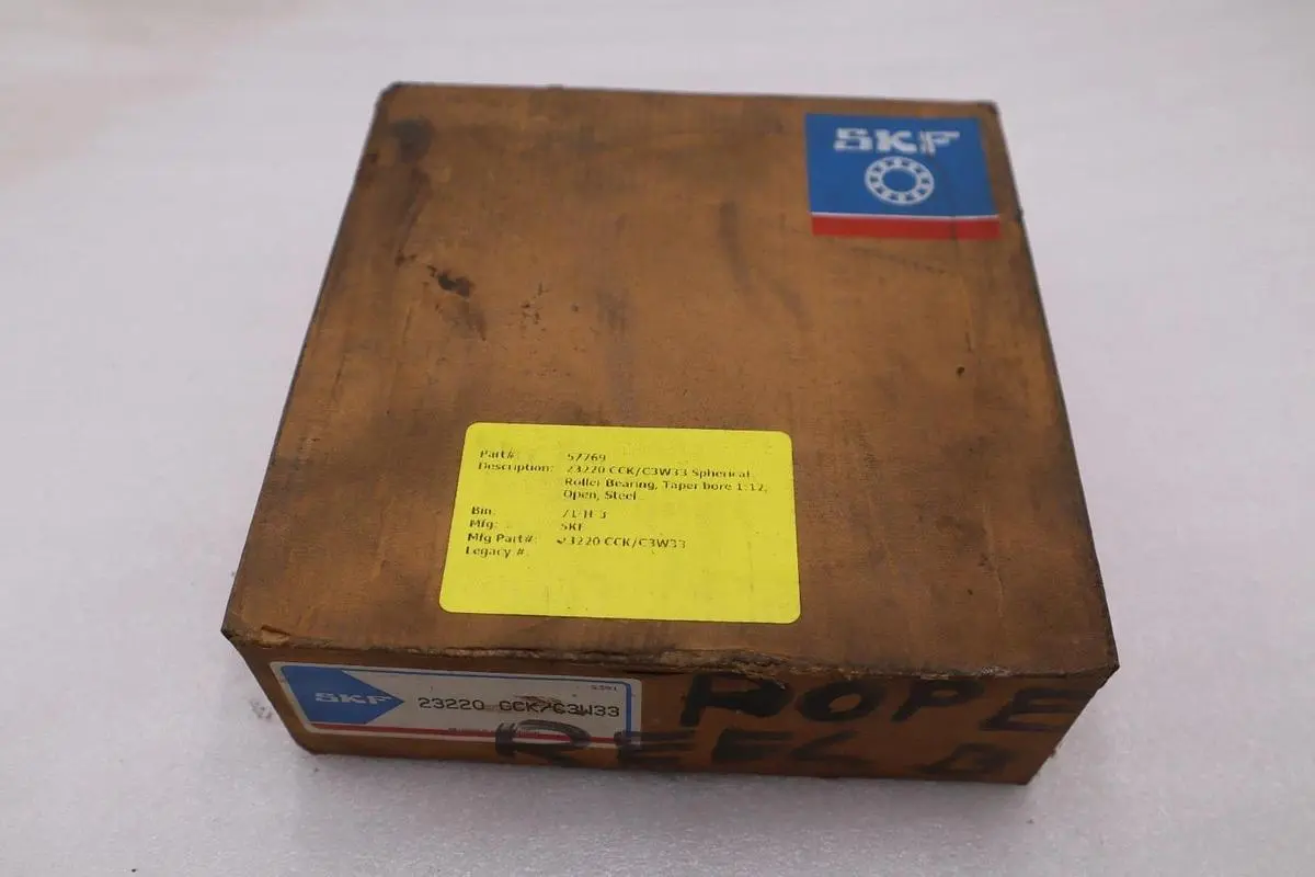 NEW SKF 23220 CCK/C3W33  SPHERICAL ROLLER BEARING STK CC137