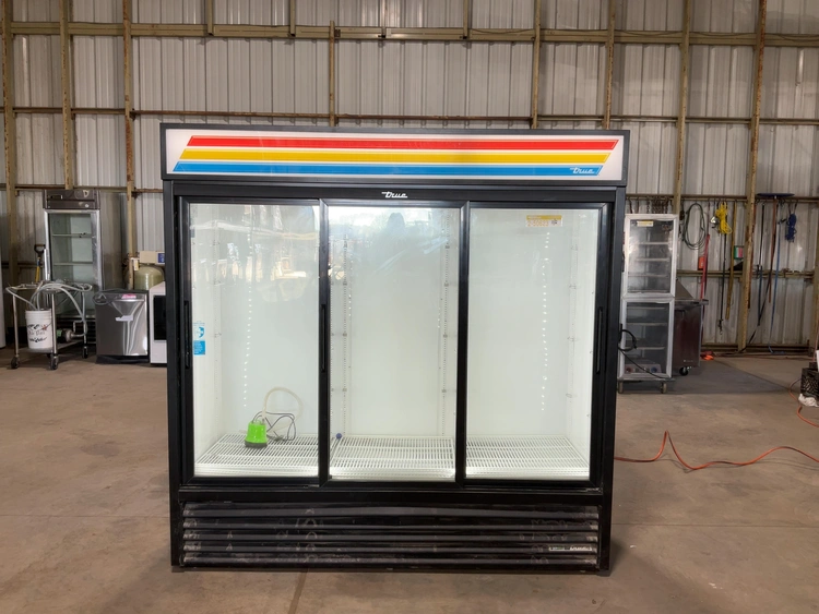 Used TRUE MFG GDM-69-HC-LD 78” 3-SECTION COMMERCIAL REFRIGERATOR/MERCHANDISER Display Refrigerators Michigan US | Miedema Asset Management Group #1580090