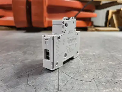 NEW SIEMENS 5SJ4102-7HG40