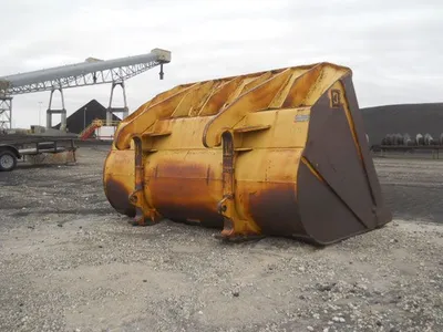 ??? Caterpillar Bucket