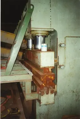 USED BAKKER 1500 TON X 12 METER