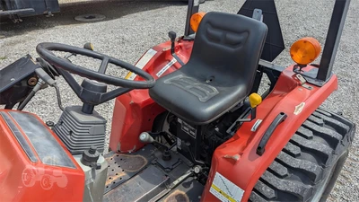 USED 2001 MASSEY FERGUSON 1233
