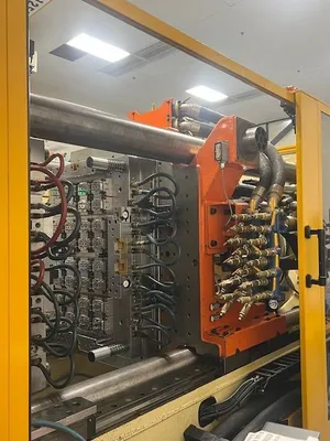 2010 HUSKY H500 RS 95/85 Horizontal Plastic Injection Molding Machines | JYC MACHINERY (3)