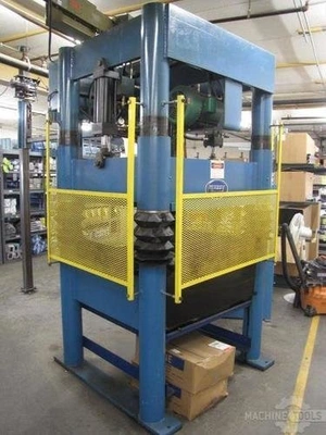 30 Ton Beckwood Four Post Hydraulic Press