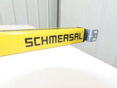 Schmersal SLC440COM-E-1290-14 Safety Light Curtain Emitter Only -Parts or Repair