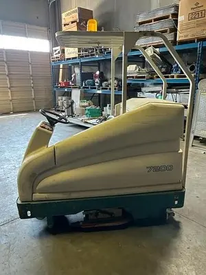 USED TENNANT 7200