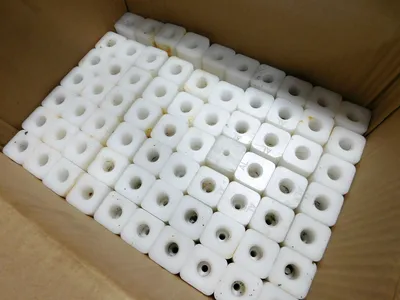 USED UHMW CONTAINER PUCKS 14 MM CONTAINER PUCK