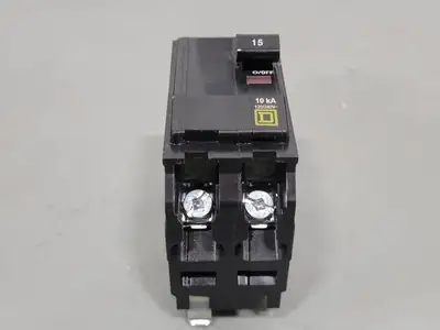 USED SCHNEIDER ELECTRIC QO215