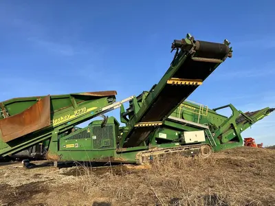 Used MCCLOSKEY R230 DUAL POWER Rectangular Screeners Indiana US | Franklin Rock & Recycle LLC #1520137