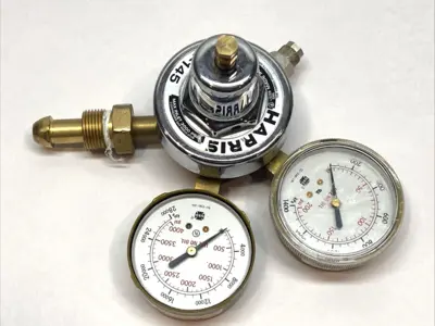 USED HARRIS SINGLE STAGE OXYGEN REGULATOR 3000 PSI WITHOUT KNOB