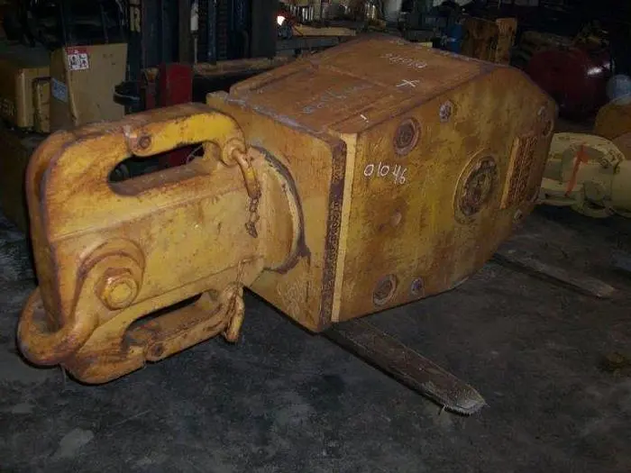 Used SKYTOP BREWSTER DTB-103 100 TON TUBING / TRAVELLING BLOCK AND HOOK Automotive Lifters Saskatchewan CA | Chad Equipment #466731