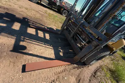 Caterpillar P20000 Forklift