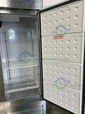 USED NORLAKE NSWDF492SSS/0A WHITE DIMOND SERIES DOUBLE DOOR FREEZER -20°C, 49 CU. FT.