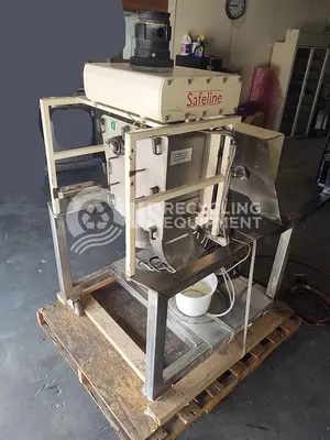 USED SAFELINE METAL DETECTOR