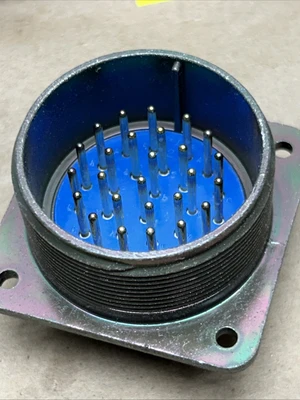 NEW Amphenol 3102A-28