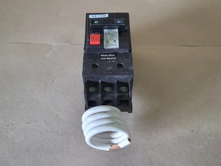 New | in-Stock SIEMENS QE240H Switchgears British Columbia CA | Lenmark #239074
