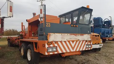 USED 2001 FRONTIER 4 AXLE CARRIER STYLE OILFIELD PUMP / KILL TRUCK