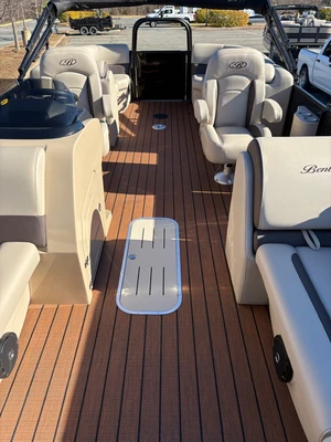 New | in-Stock 2026 BENTLEY PONTOONS 223 LEGACY NAVIGATOR Boats (Misc) Virginia US | Affordable Outdoors #1638042