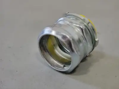 1 1/2" Insulated Conduit Straight Connector, Compression Connection for EMT