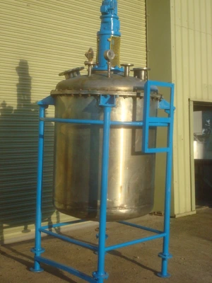 1250L S/S Enc Vert Mixing Tank 0.55Kw